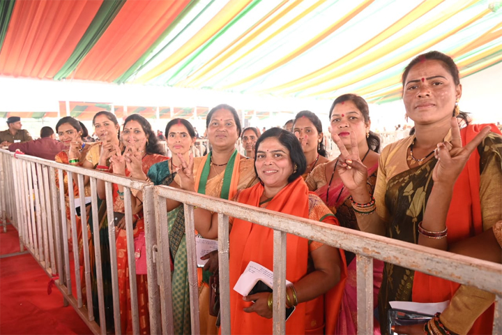 सीतापुर क्षेत्र से पहुंची महिलाओं में उत्साह सीतापुर क्षेत्र से पहुंची महिलाओं में उत्साह