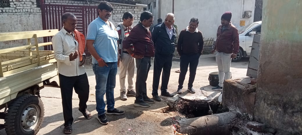 गौतम नगर वार्ड 42 मे पेयजल के सैम्पल जाँच हेतु भेजा गया गौतम नगर वार्ड 42 मे पेयजल के सैम्पल जाँच हेतु भेजा गया