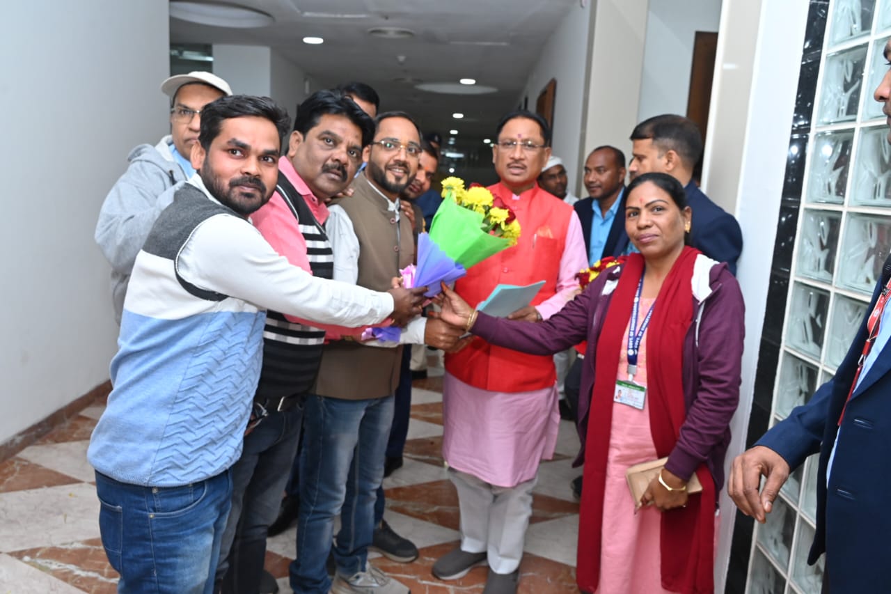 मुख्यमंत्री से मंत्रालय कर्मचारी संघ के प्रतिनिधिमंडल ने की मुलाकात मुख्यमंत्री से मंत्रालय कर्मचारी संघ के प्रतिनिधिमंडल ने की मुलाकात