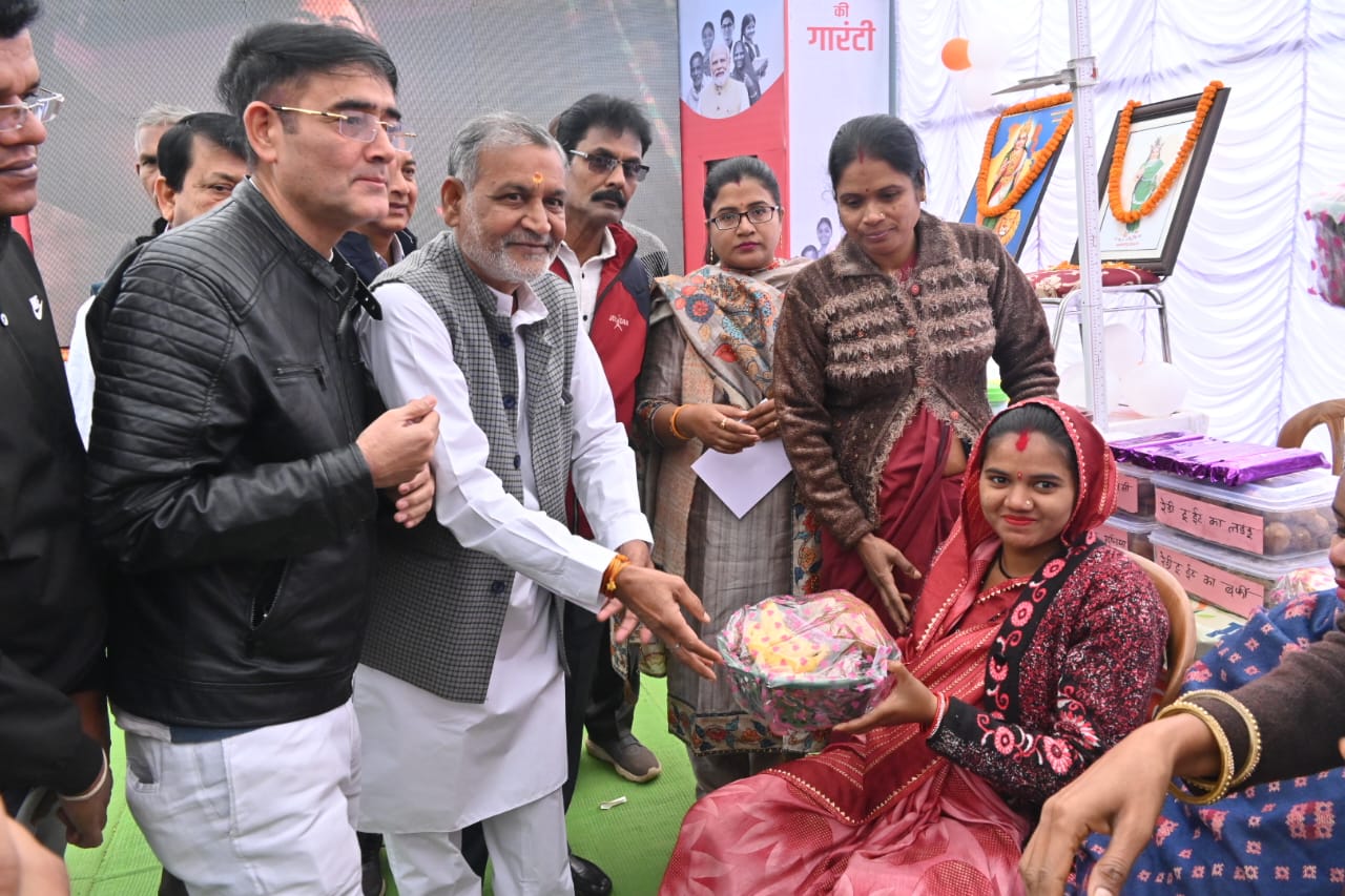 भिलाई में विकसित भारत संकल्प यात्रा शिविर में उमडा जनसैलाब भिलाई में विकसित भारत संकल्प यात्रा शिविर में उमडा जनसैलाब