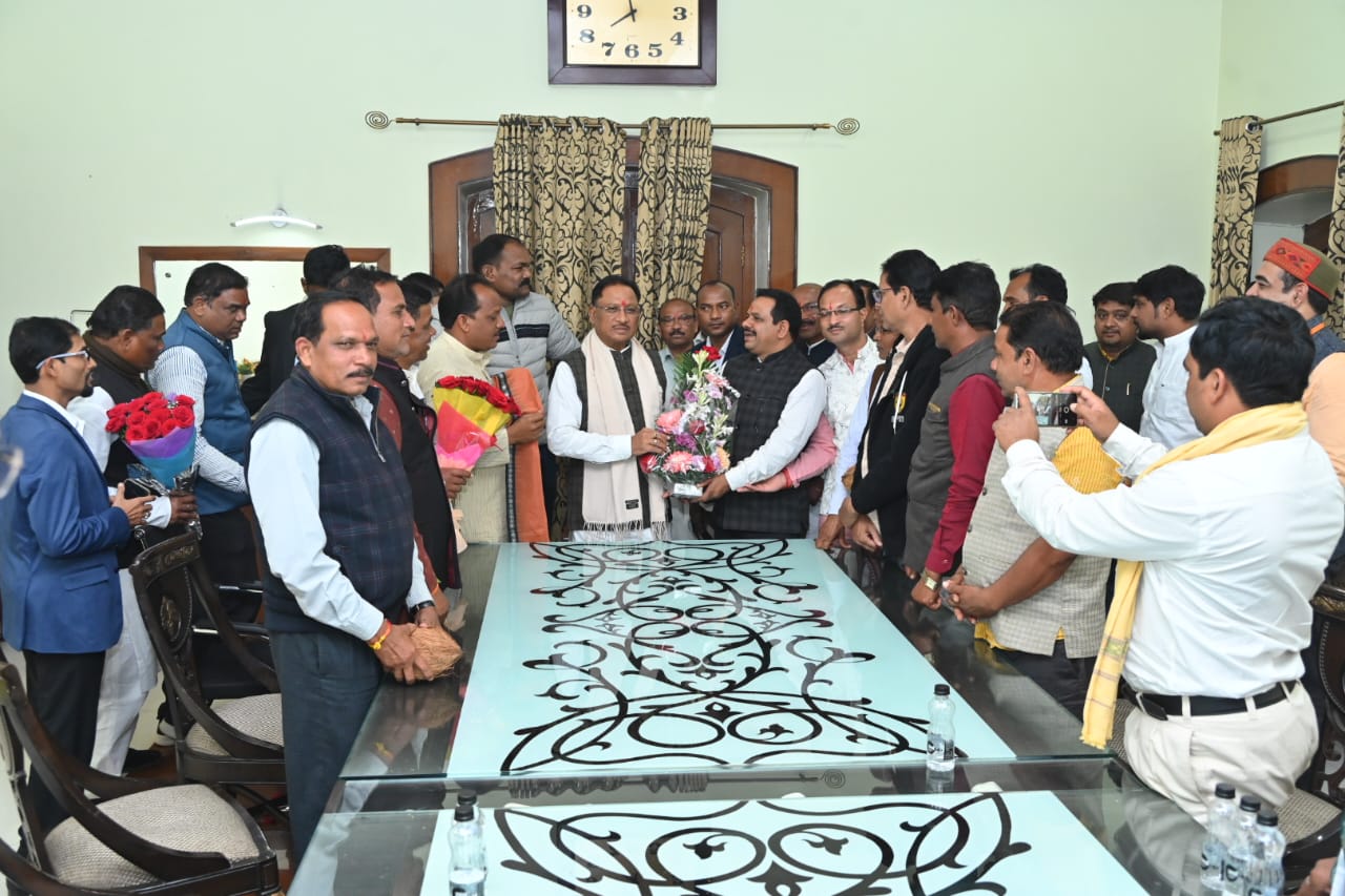 मुख्यमंत्री विष्णुदेव साय से छत्तीसगढ़ कोलता समाज के प्रतिनिधिमंडल ने की सौजन्य मुलाकात मुख्यमंत्री विष्णुदेव साय से छत्तीसगढ़ कोलता समाज के प्रतिनिधिमंडल ने की सौजन्य मुलाकात