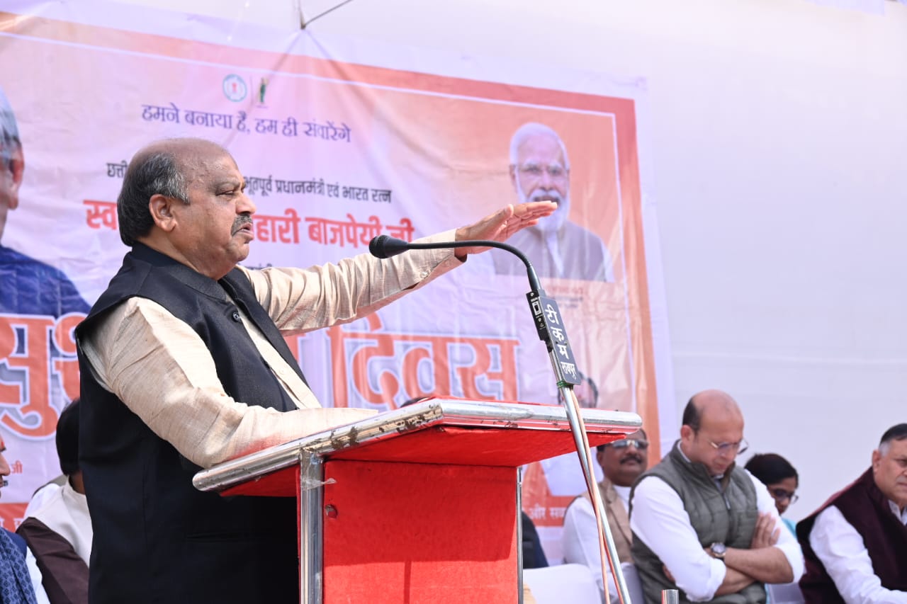 पूर्व प्रधानमंत्री भारतरत्न स्वर्गीय श्री वाजपेयी की प्रतिमा पर सांसद श्री सोनी, विधायक श्री मिश्रा ने माल्यार्पण कर उन्हें नमन किया पूर्व प्रधानमंत्री भारतरत्न स्वर्गीय श्री वाजपेयी की प्रतिमा पर सांसद श्री सोनी, विधायक श्री मिश्रा ने माल्यार्पण कर उन्हें नमन किया