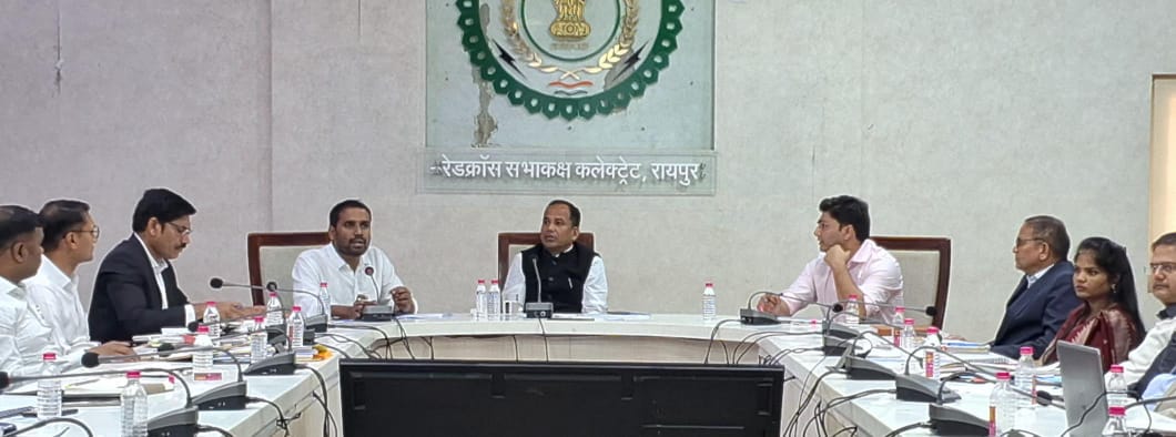 टीम वर्क के साथ काम करें, कार्यालय में साफ-सफाई और व्यवस्था बनाए रखें: डॉ गौरव सिंह टीम वर्क के साथ काम करें, कार्यालय में साफ-सफाई और व्यवस्था बनाए रखें: डॉ गौरव सिंह