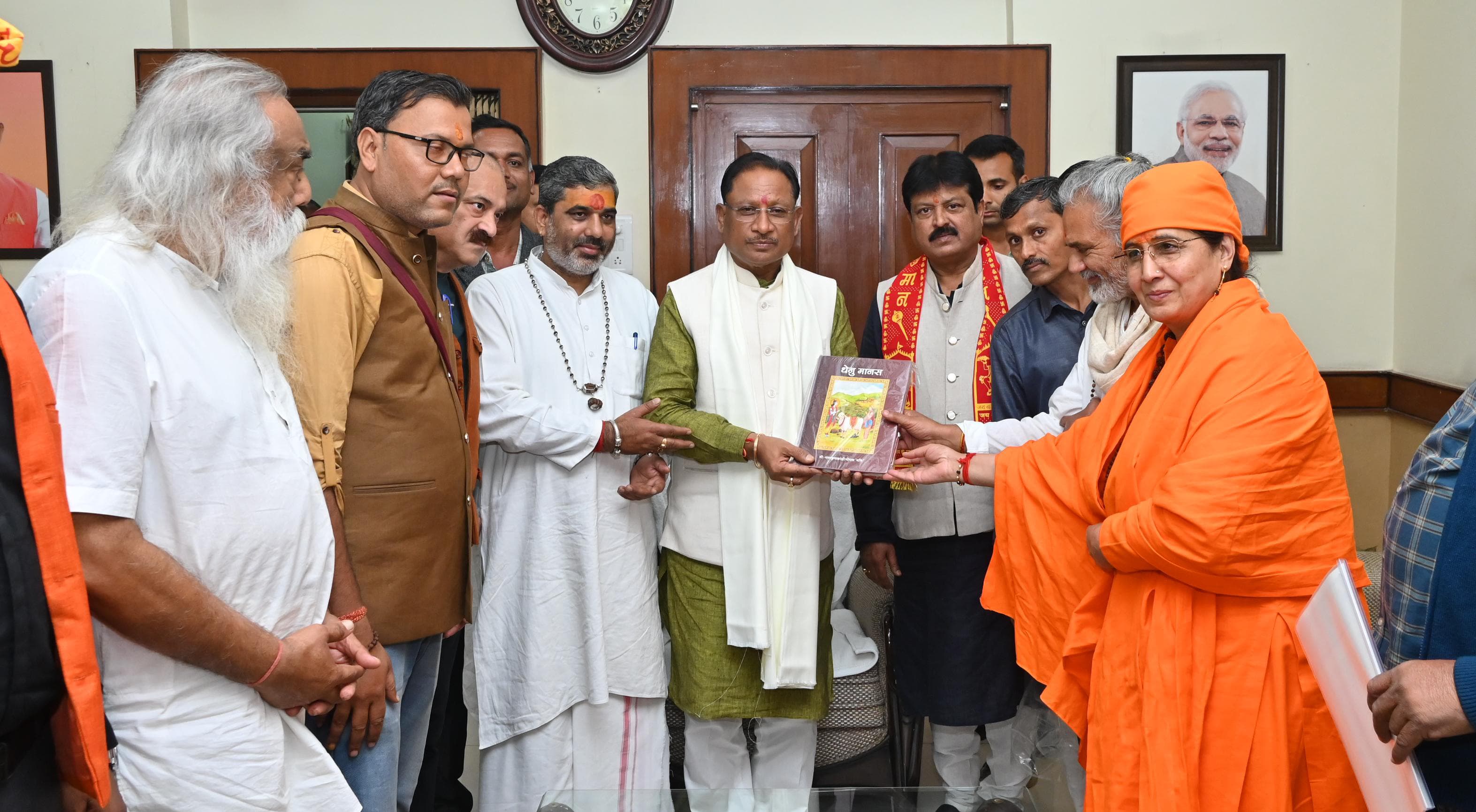 मुख्यमंत्री श्री साय से भारतीय गौ क्रांति मंच शाखा छत्तीसगढ़ के प्रतिनिधिमंडल ने की सौजन्य मुलाकात मुख्यमंत्री श्री साय से भारतीय गौ क्रांति मंच शाखा छत्तीसगढ़ के प्रतिनिधिमंडल ने की सौजन्य मुलाकात