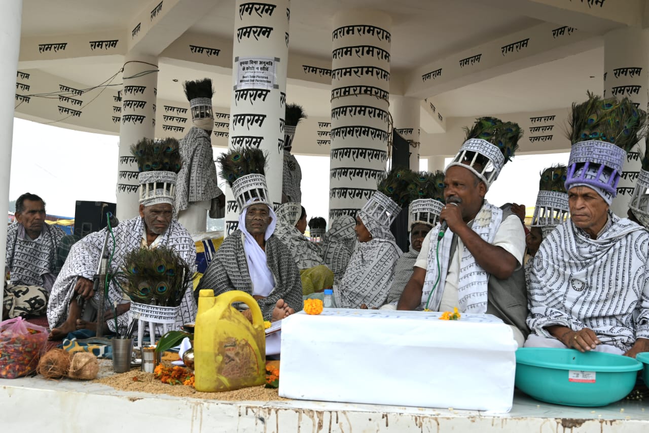 रामनामियों ने बताया कि हमारे पूर्वजों ने 150 साल पहले बता दिया था, इसी तिथि पर बनेगा श्रीराम का भव्य मंदिर रामनामियों ने बताया कि हमारे पूर्वजों ने 150 साल पहले बता दिया था, इसी तिथि पर बनेगा श्रीराम का भव्य मंदिर