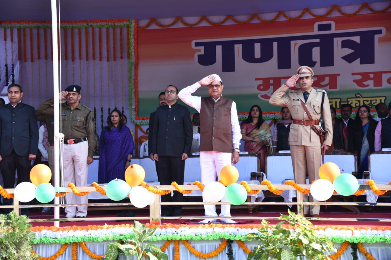 केबिनेट मंत्री लखन लाल देवांगन ने किया ध्वजारोहण केबिनेट मंत्री लखन लाल देवांगन ने किया ध्वजारोहण