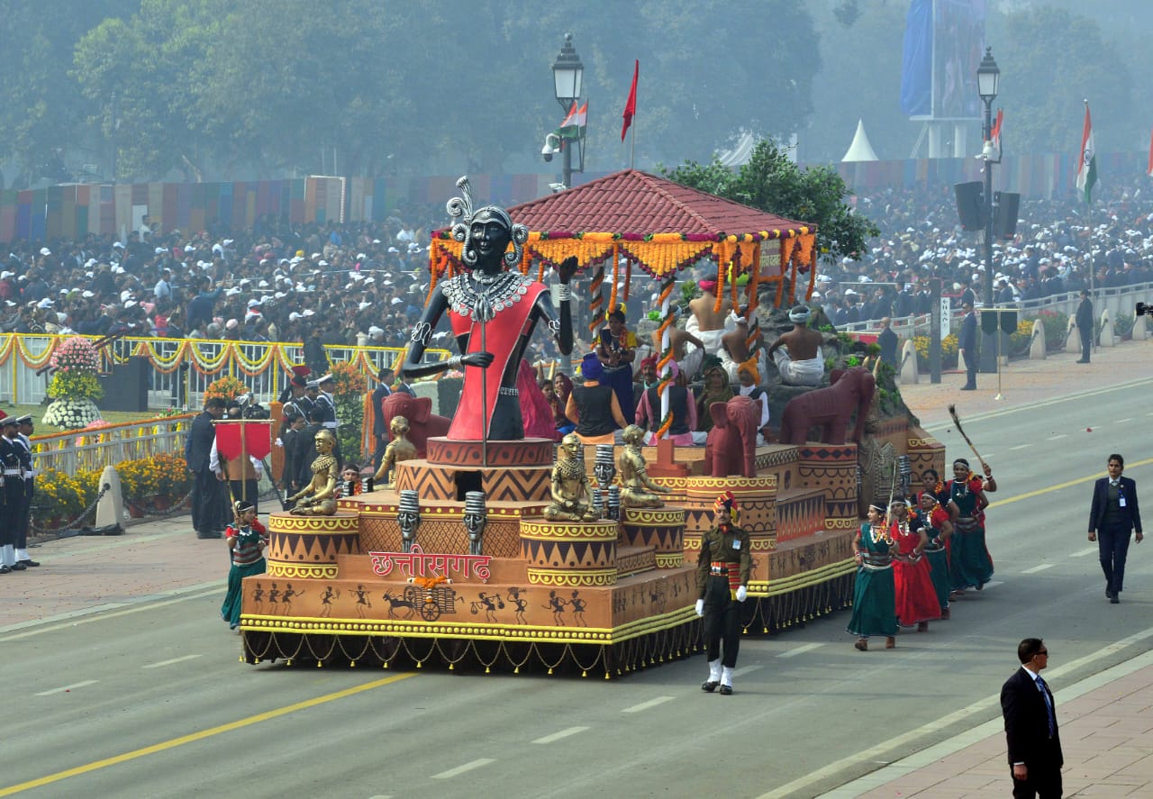 कर्तव्य पथ पर निकली छत्तीसगढ़ की झांकी "बस्तर की आदिम जनसंसद : मुरिया दरबार" कर्तव्य पथ पर निकली छत्तीसगढ़ की झांकी "बस्तर की आदिम जनसंसद : मुरिया दरबार"