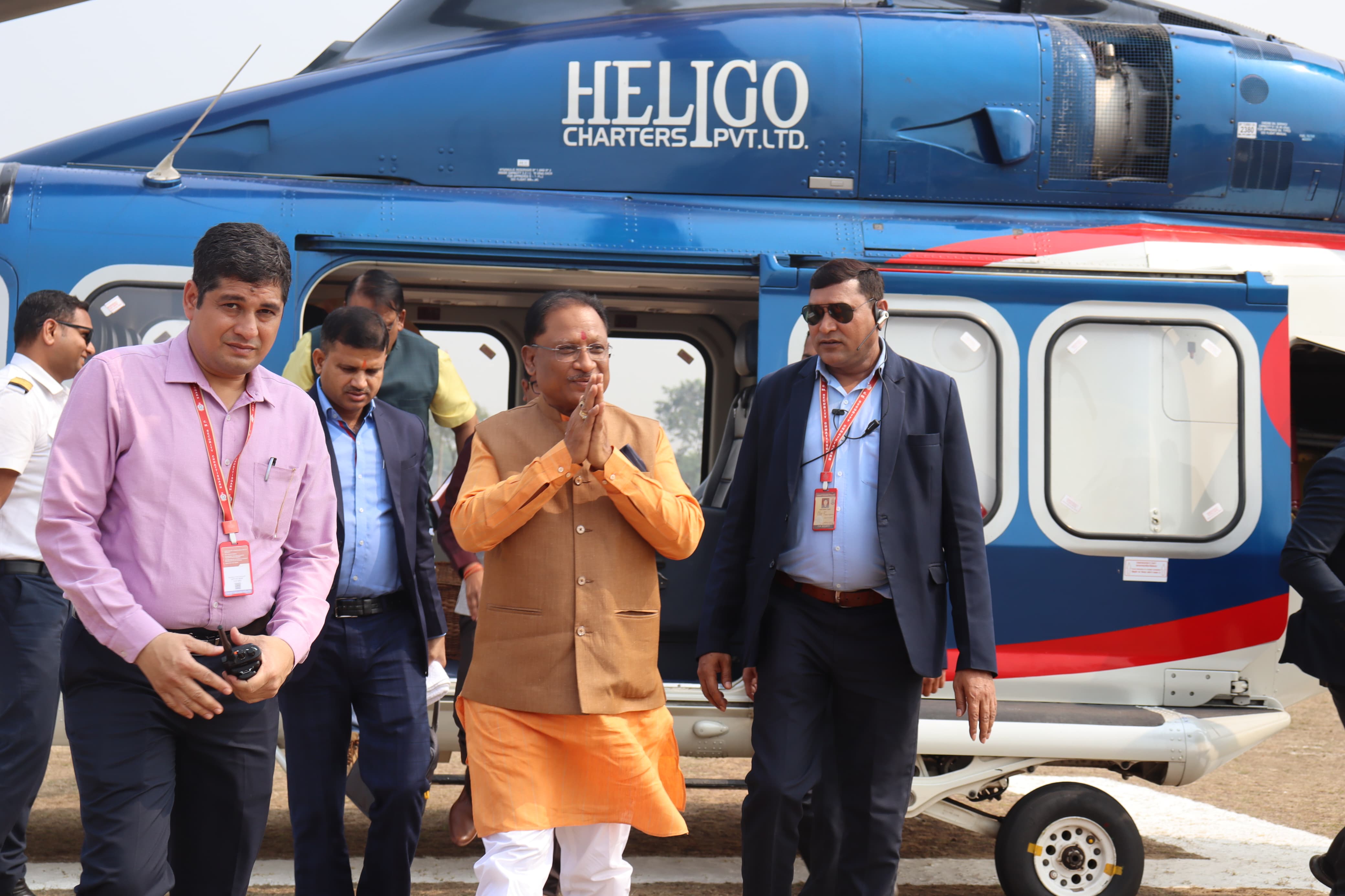 मुख्यमंत्री श्री विष्णु देव साय रायगढ़ जिले के इंद्रप्रस्थ स्टेडियम हेलीपेड पुसौर पहुंचे मुख्यमंत्री श्री विष्णु देव साय रायगढ़ जिले के इंद्रप्रस्थ स्टेडियम हेलीपेड पुसौर पहुंचे