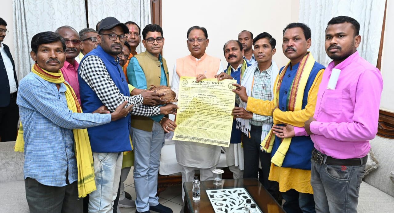 मुख्यमंत्री श्री साय से ध्रुव गोंड समाज के प्रतिनिधिमंडल ने की सौजन्य मुलाकात मुख्यमंत्री श्री साय से ध्रुव गोंड समाज के प्रतिनिधिमंडल ने की सौजन्य मुलाकात