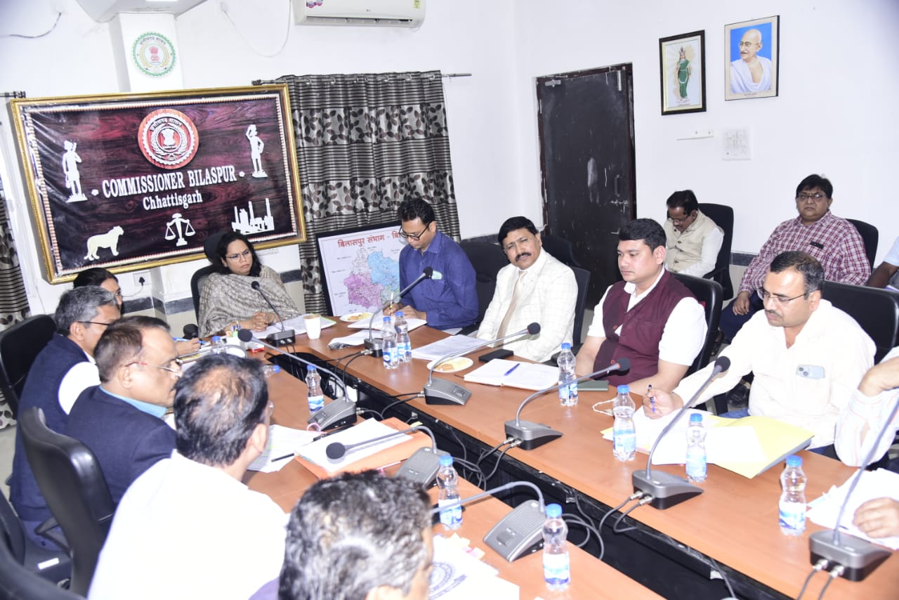 मेडिकल काॅलेजों सहित स्वास्थ्य विभाग के काम-काज की समीक्षा मेडिकल काॅलेजों सहित स्वास्थ्य विभाग के काम-काज की समीक्षा