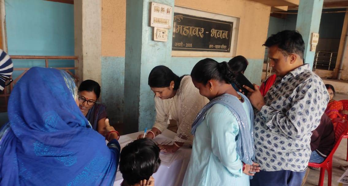 तीन दिनों में 16 लाख 81 हजार से अधिक महिलाओं ने महतारी वंदन योजना के लिए भरा आवेदन तीन दिनों में 16 लाख 81 हजार से अधिक महिलाओं ने महतारी वंदन योजना के लिए भरा आवेदन