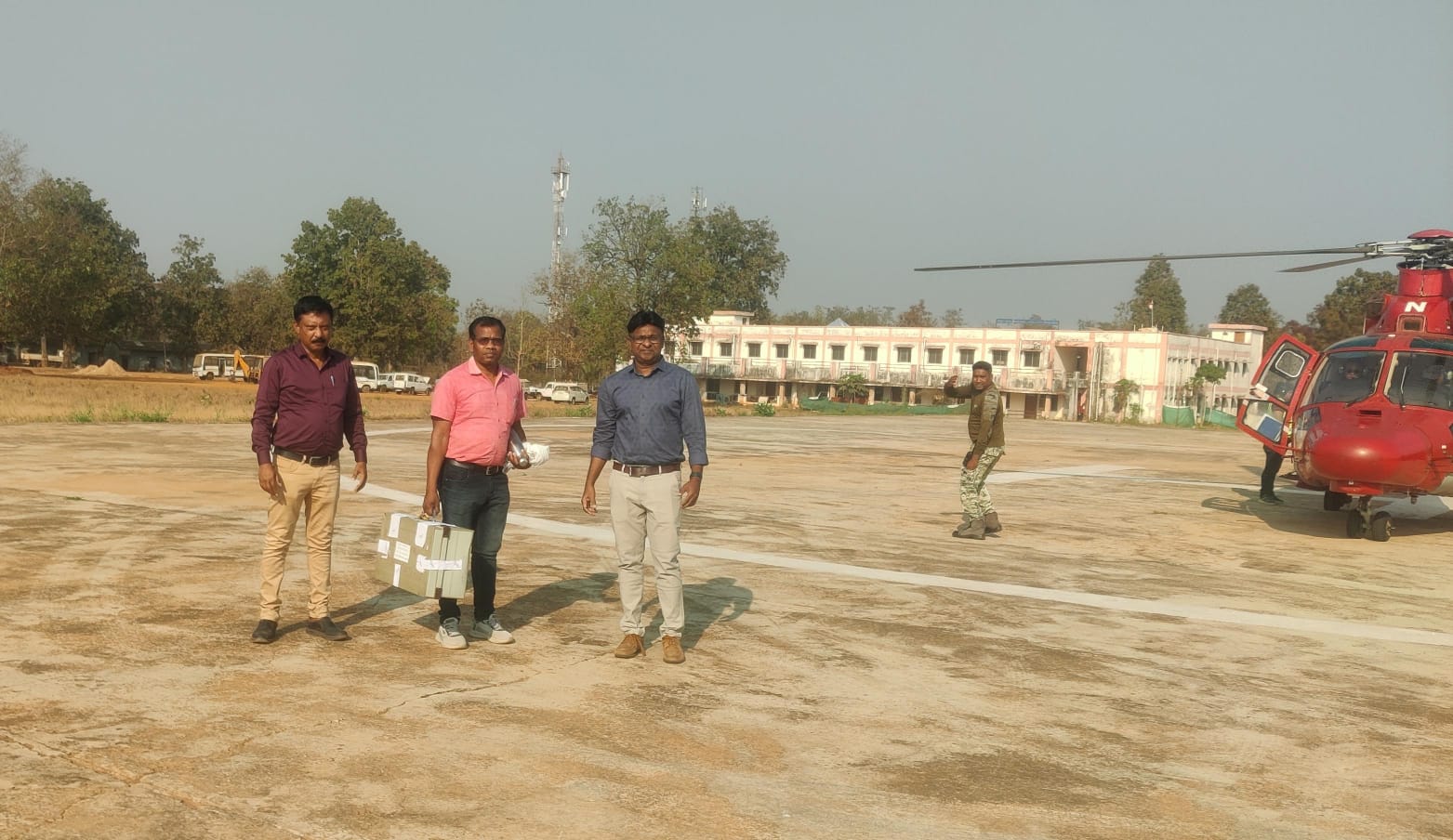 हेलीकॉप्टर से जगरगुण्डा भेजा गया बोर्ड परीक्षा का पेपर हेलीकॉप्टर से जगरगुण्डा भेजा गया बोर्ड परीक्षा का पेपर