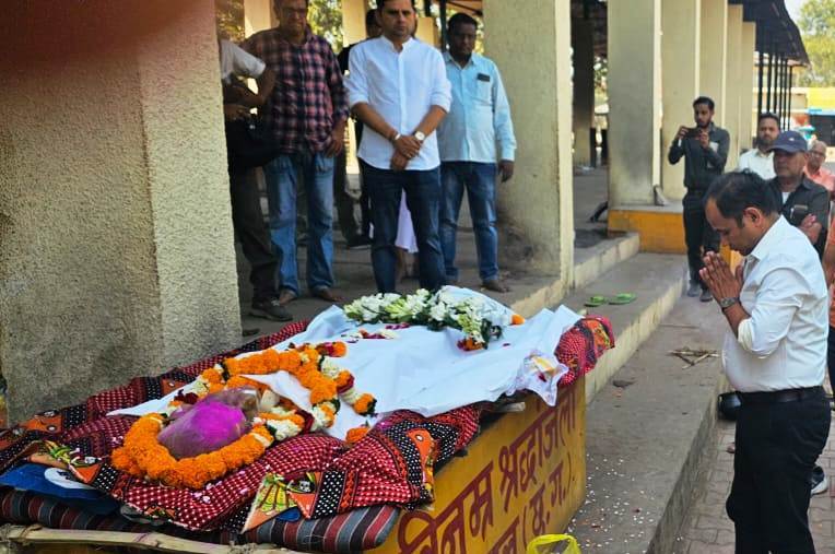 पुरातत्ववेत्ता पद्मश्री डाॅ. अरूण शर्मा के निधन पर कलेक्टर डाॅ. गौरव सिंह ने दी श्रद्धांजलि पुरातत्ववेत्ता पद्मश्री डाॅ. अरूण शर्मा के निधन पर कलेक्टर डाॅ. गौरव सिंह ने दी श्रद्धांजलि