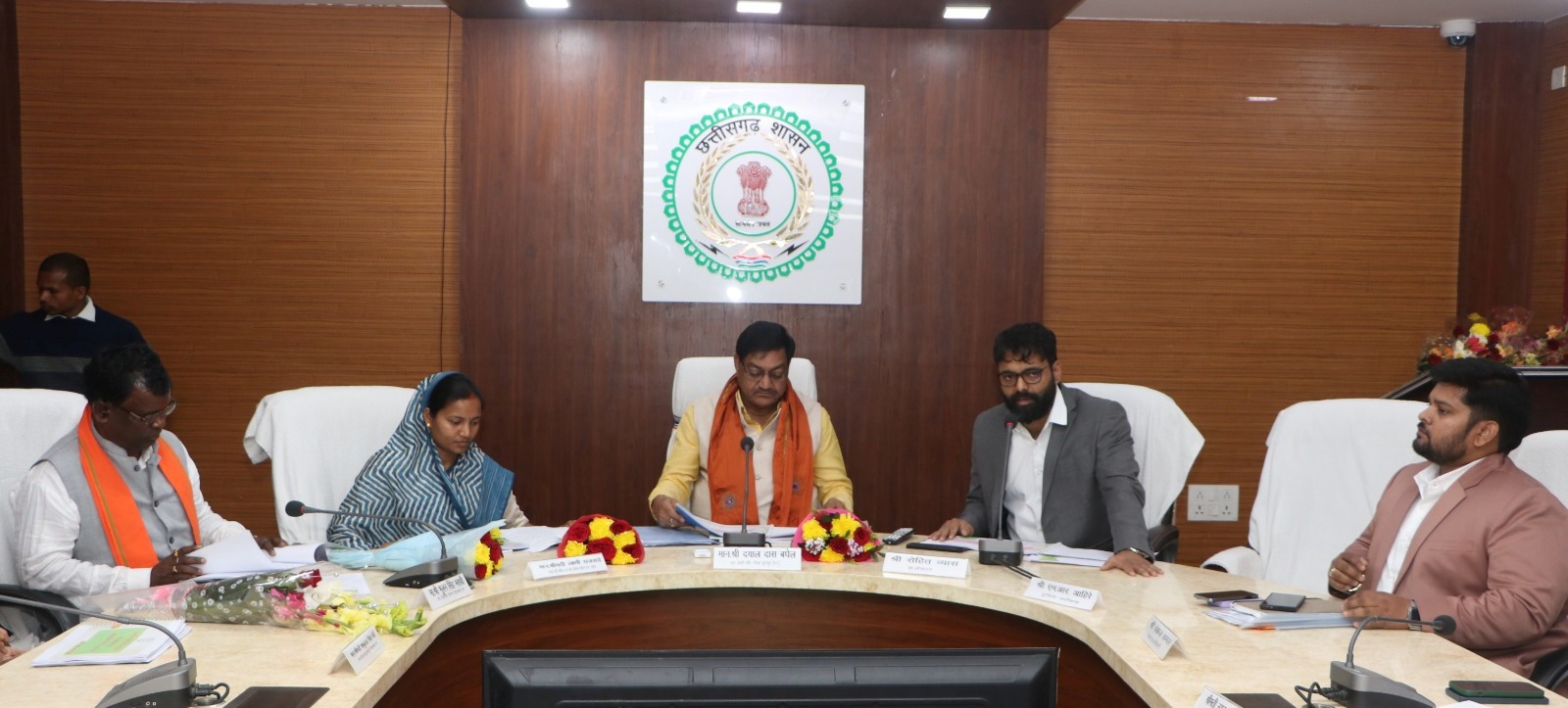 आर्थिक रूप से कमजोर लोग शासन की किसी भी योजना से वंचित न हो: मंत्री श्री बघेल आर्थिक रूप से कमजोर लोग शासन की किसी भी योजना से वंचित न हो: मंत्री श्री बघेल