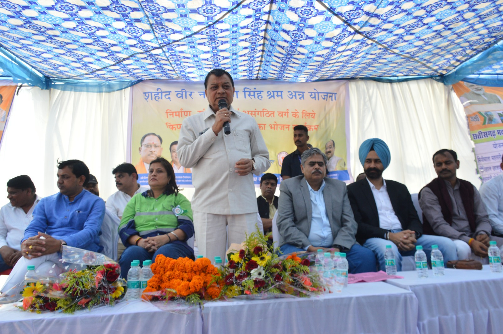 देश के विकास में श्रमिकों के योगदान को नहीं भुलाया जा सकता: श्रम मंत्री देश के विकास में श्रमिकों के योगदान को नहीं भुलाया जा सकता: श्रम मंत्री