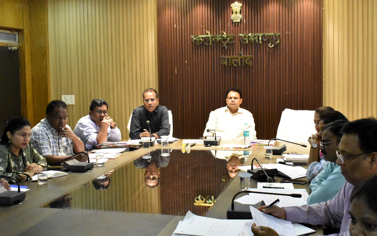 लंबित प्रकरणों का शीघ्र निराकरण सुनिश्चित करें: कलेक्टर लंबित प्रकरणों का शीघ्र निराकरण सुनिश्चित करें: कलेक्टर