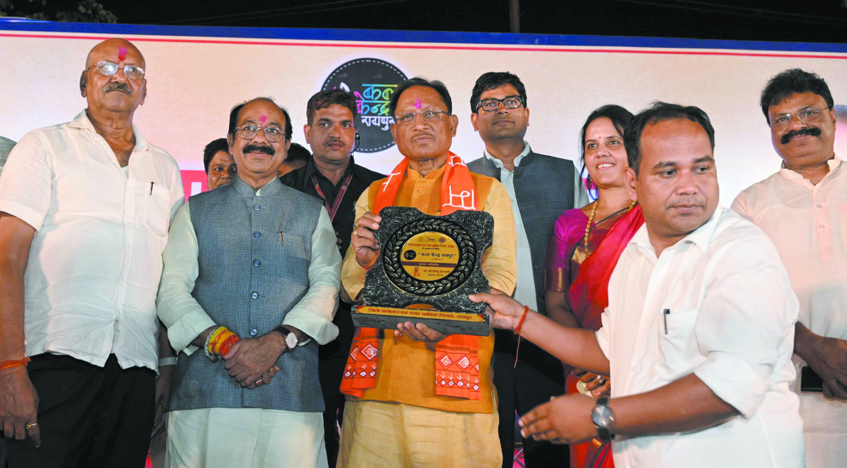 मुख्यमंत्री विष्णु देव साय ने किया कला केंद्र रायपुर का लोकार्पण मुख्यमंत्री विष्णु देव साय ने किया कला केंद्र रायपुर का लोकार्पण