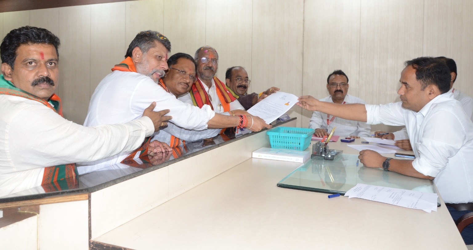 रायपुर लोकसभा में 4 प्रत्याशियों ने जमा किया नामांकन रायपुर लोकसभा में 4 प्रत्याशियों ने जमा किया नामांकन
