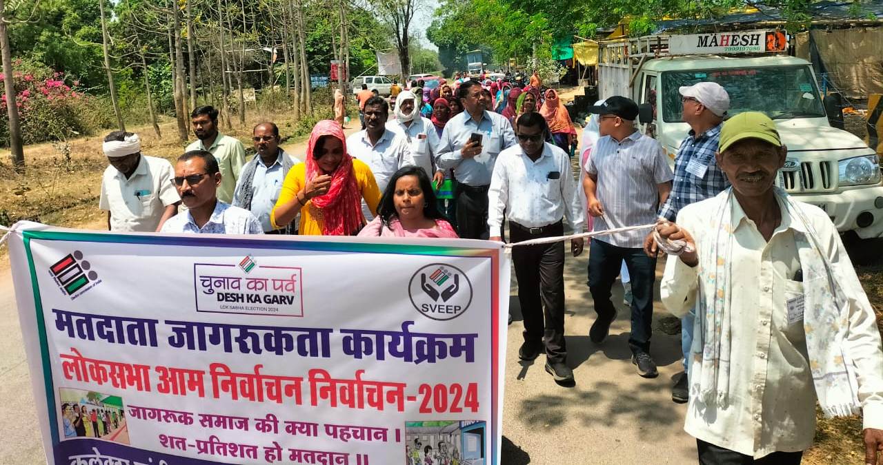 मतदाताओं ने लिया अनिवार्य मतदान का संकल्प मतदाताओं ने लिया अनिवार्य मतदान का संकल्प