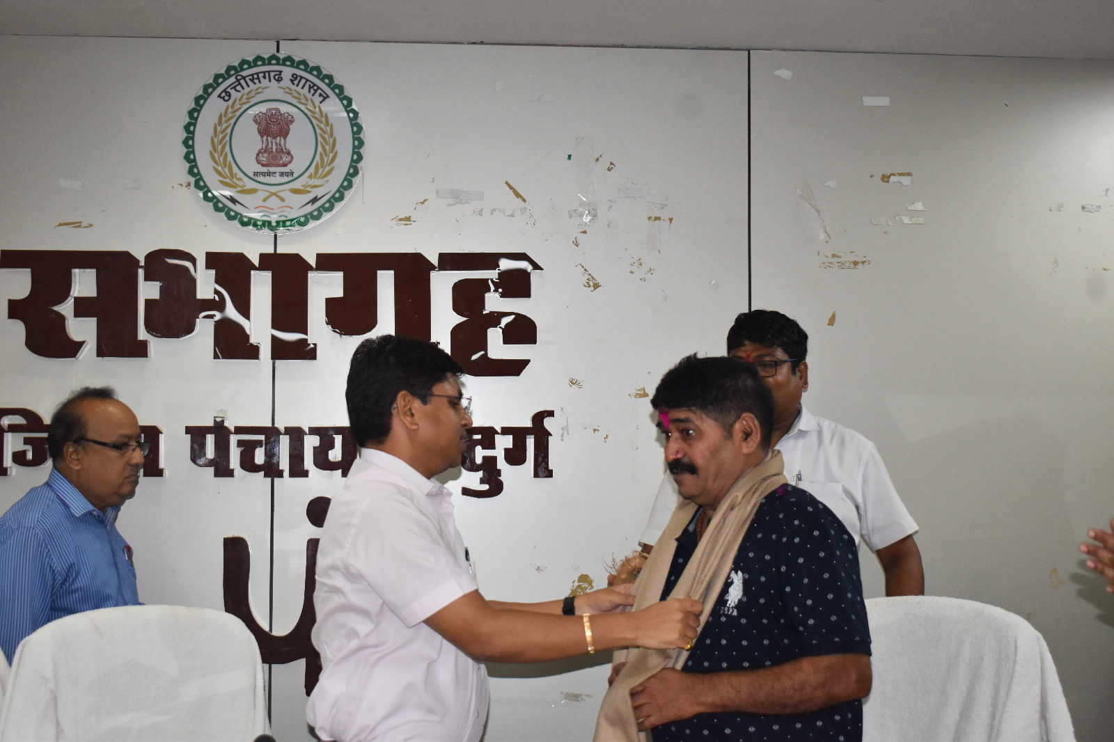 दुर्ग जिला पंचायत के सहायक ग्रेड 3 को दी भावभीनी विदाई दुर्ग जिला पंचायत के सहायक ग्रेड 3 को दी भावभीनी विदाई