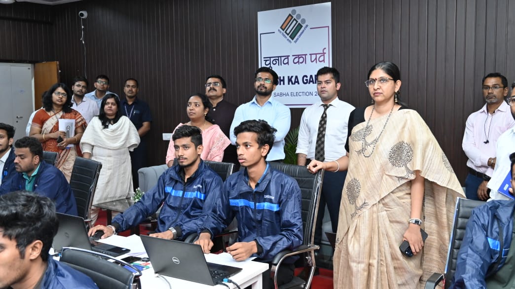 प्रशिक्षु आईएएस अधिकारियों ने मुख्य निर्वाचन पदाधिकारी से की सौजन्य मुलाकात प्रशिक्षु आईएएस अधिकारियों ने मुख्य निर्वाचन पदाधिकारी से की सौजन्य मुलाकात