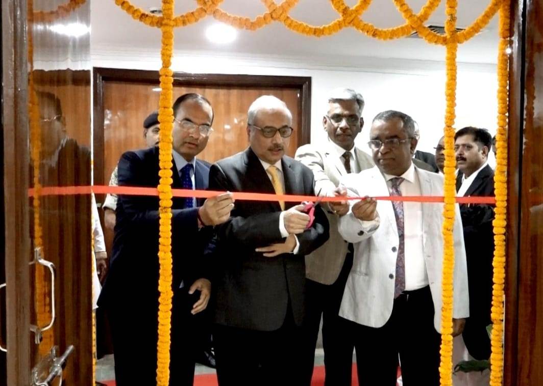 मुख्य न्यायाधीश रमेश सिन्हा द्वारा उच्च न्यायालय भवन में आर्काइव/म्यूजियम कक्ष का उद्घाटन मुख्य न्यायाधीश रमेश सिन्हा द्वारा उच्च न्यायालय भवन में आर्काइव/म्यूजियम कक्ष का उद्घाटन