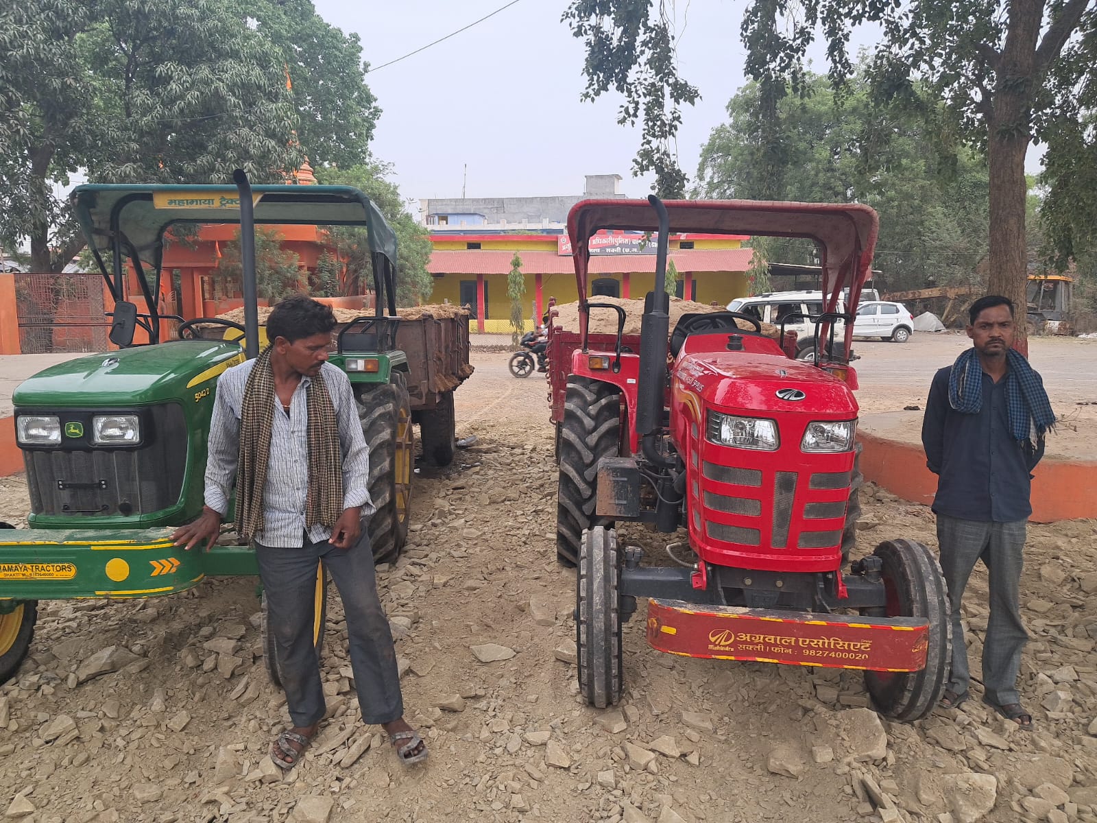 खनिजों का अवैध परिवहन करने वाले 5 वाहन जब्त खनिजों का अवैध परिवहन करने वाले 5 वाहन जब्त