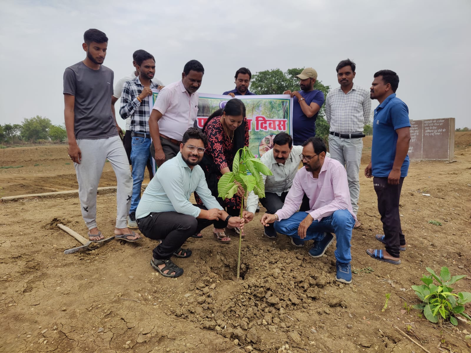 कोटा ब्लॉक के 25 अमृत सरोवर तालाबों में किया गया पौधरोपण कोटा ब्लॉक के 25 अमृत सरोवर तालाबों में किया गया पौधरोपण