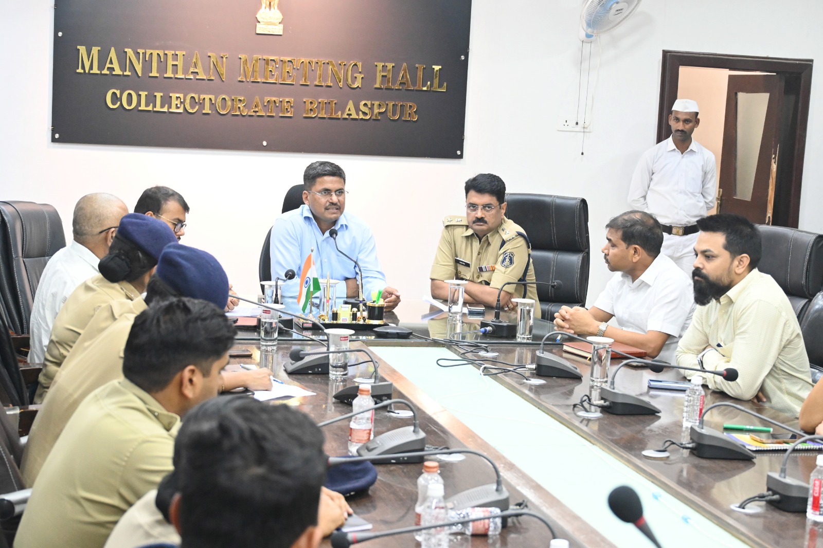 कलेक्टर-एसपी ने संयुक्त बैठक लेकर की कानून-व्यवस्था की समीक्षा कलेक्टर-एसपी ने संयुक्त बैठक लेकर की कानून-व्यवस्था की समीक्षा