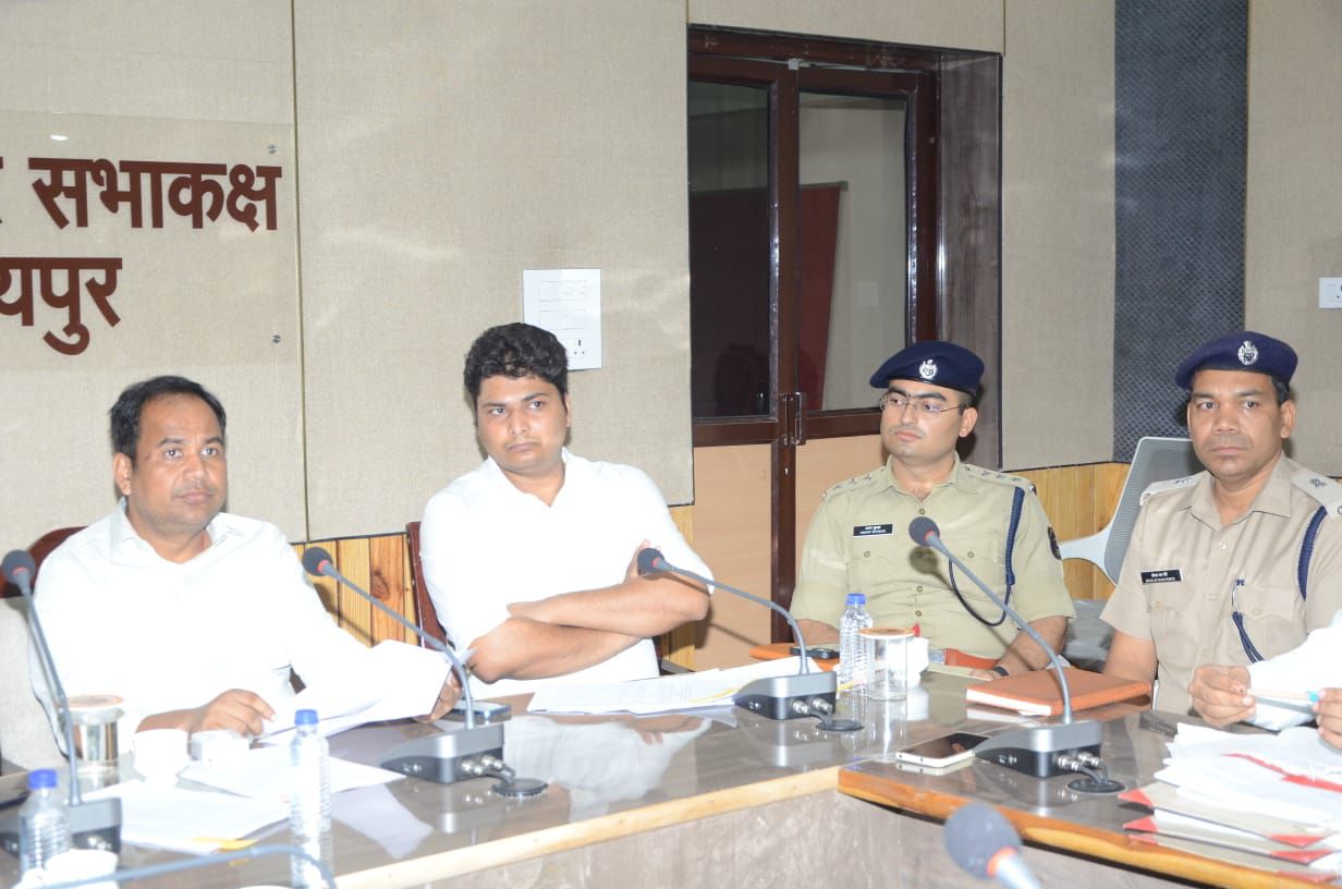 कलेक्टर और एसपी ने ली कानून व्यवस्था की बैठक कलेक्टर और एसपी ने ली कानून व्यवस्था की बैठक