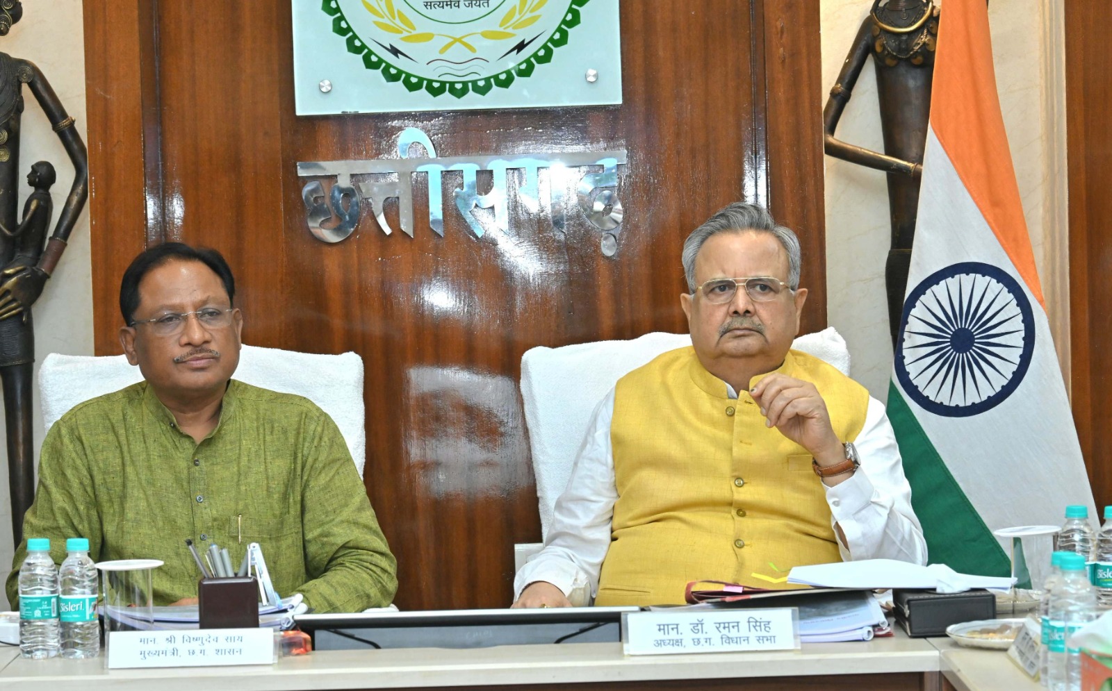 मुख्यमंत्री और विधानसभा अध्यक्ष ने नवा रायपुर में निर्माणाधीन नवीन विधानसभा भवन की प्रगति की समीक्षा की मुख्यमंत्री और विधानसभा अध्यक्ष ने नवा रायपुर में निर्माणाधीन नवीन विधानसभा भवन की प्रगति की समीक्षा की