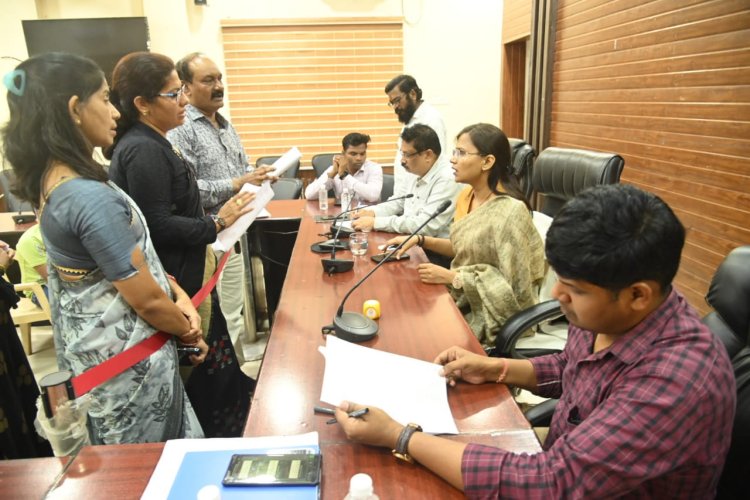 दमोदा-बोरई के बीच स्थित ईट भट्टे को हटाने कलेक्टर से लगाई गुहार दमोदा-बोरई के बीच स्थित ईट भट्टे को हटाने कलेक्टर से लगाई गुहार