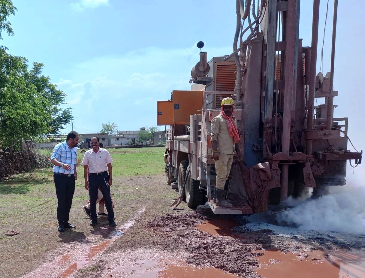 सचिव मोहम्मद कैसर अब्दुलहक और प्रमुख अभियंता एम.एल. अग्रवाल ने जल जीवन मिशन के कार्यों का किया निरीक्षण सचिव मोहम्मद कैसर अब्दुलहक और प्रमुख अभियंता एम.एल. अग्रवाल ने जल जीवन मिशन के कार्यों का किया निरीक्षण