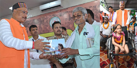 जनदर्शन: किसी को व्हीलचेयर, किसी को मोटराइज्ड ट्रायसायकल तो किसी को मिला कृत्रिम पैर जनदर्शन: किसी को व्हीलचेयर, किसी को मोटराइज्ड ट्रायसायकल तो किसी को मिला कृत्रिम पैर