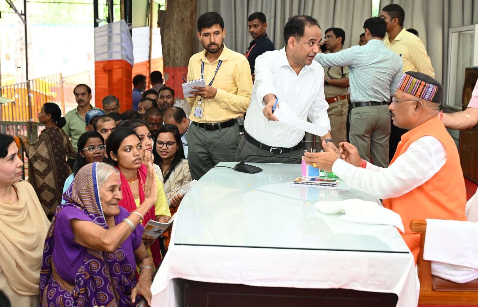 जनदर्शन : मुख्यमंत्री जरुरतमंद लोगों से हुए रूबरू जनदर्शन : मुख्यमंत्री जरुरतमंद लोगों से हुए रूबरू