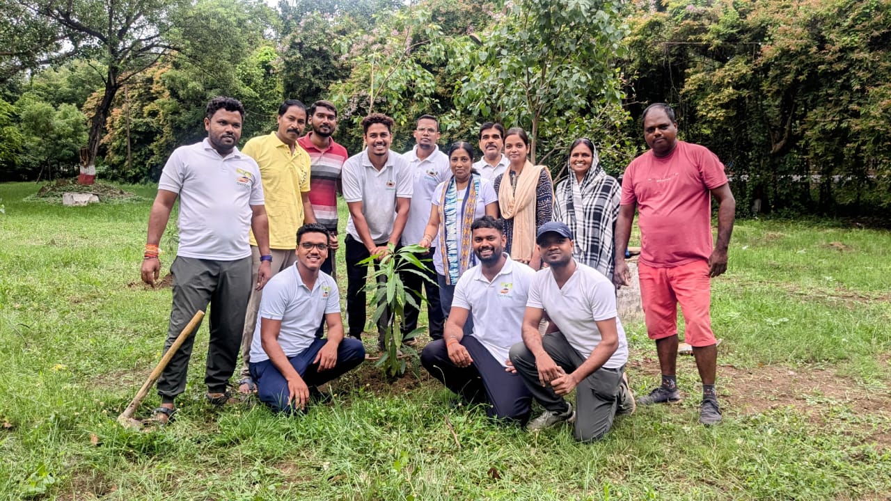 नगर निगम भिलाई ने चलाया जन सहयोग से वृक्षारोपण अभियान, नगर निगम भिलाई ने चलाया जन सहयोग से वृक्षारोपण अभियान,