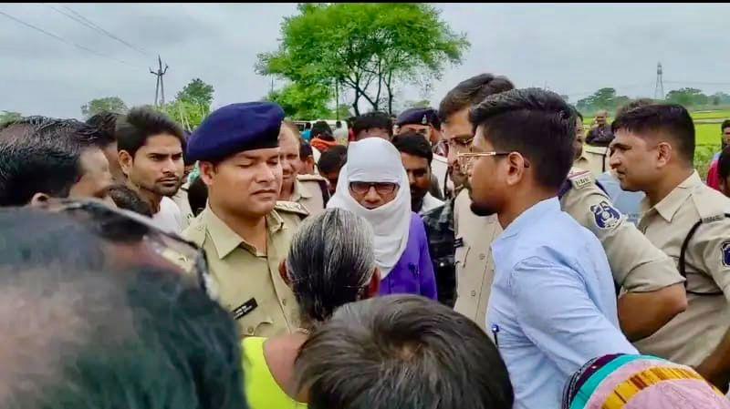 कलेक्टर डॉ. गौरव कुमार सिंह के मार्गदर्शन से सड़क चक्काजाम को तत्काल बहाल किया गया कलेक्टर डॉ. गौरव कुमार सिंह के मार्गदर्शन से सड़क चक्काजाम को तत्काल बहाल किया गया