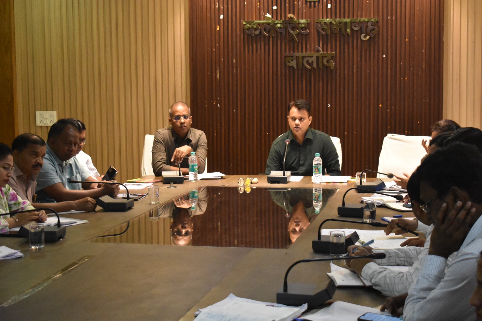 समय-सीमा की बैठक में कलेक्टर ने की विभिन्न विभागों के लंबित प्रकरणों की समीक्षा समय-सीमा की बैठक में कलेक्टर ने की विभिन्न विभागों के लंबित प्रकरणों की समीक्षा