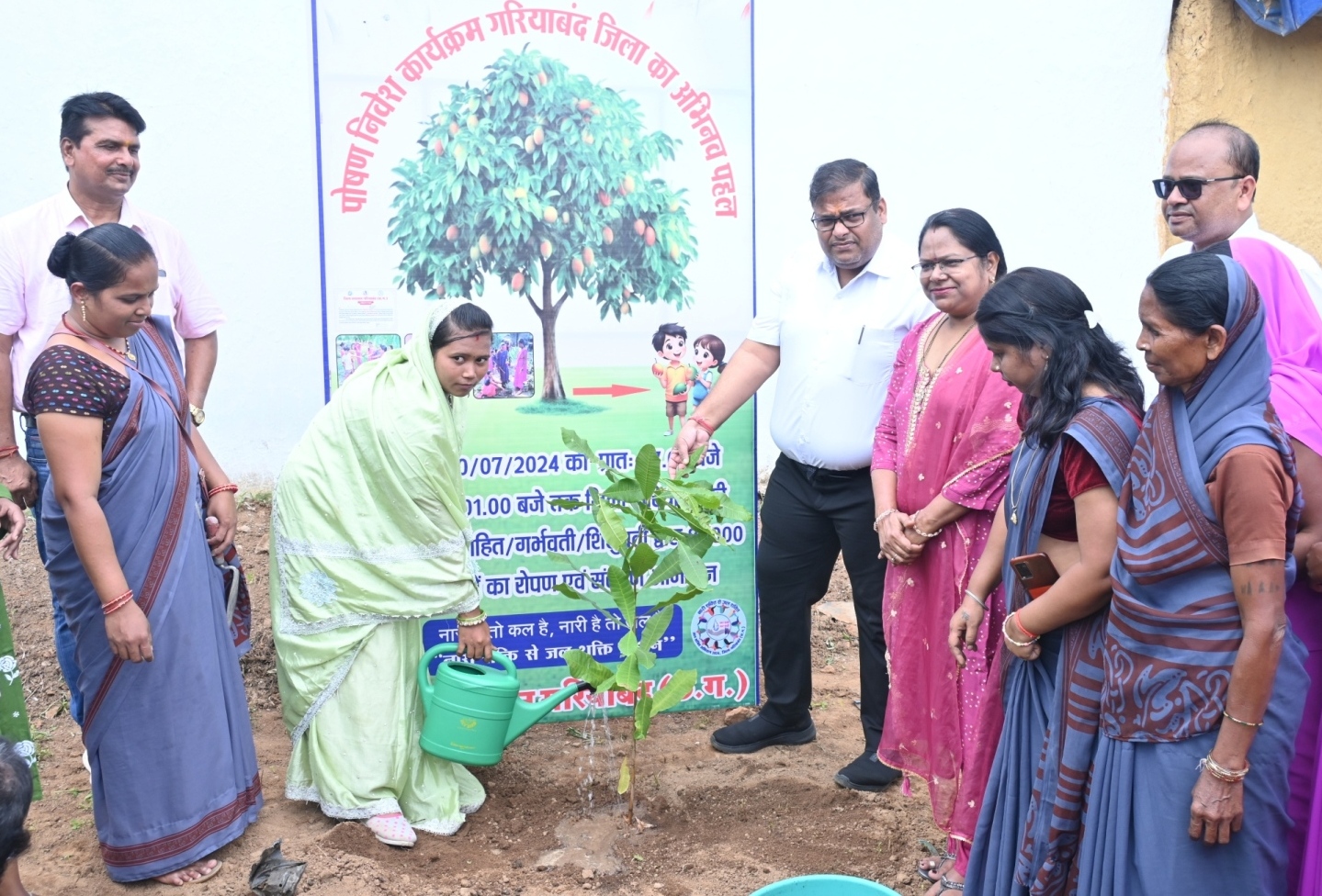 17 हजार से अधिक नवविवाहित, गर्भवती एवं शिशुवती माताओं ने 85 हजार से ज्यादा फलदार पौधे लगाकर बनाया वर्ल्ड रिकार्ड 17 हजार से अधिक नवविवाहित, गर्भवती एवं शिशुवती माताओं ने 85 हजार से ज्यादा फलदार पौधे लगाकर बनाया वर्ल्ड रिकार्ड