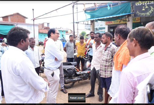 कलेक्टर ने ग्राम पंचायत धामनसरा पहुंचकर शासन की योजनाओं के क्रियान्वयन का जमीनी स्तर पर किया निरीक्षण कलेक्टर ने ग्राम पंचायत धामनसरा पहुंचकर शासन की योजनाओं के क्रियान्वयन का जमीनी स्तर पर किया निरीक्षण