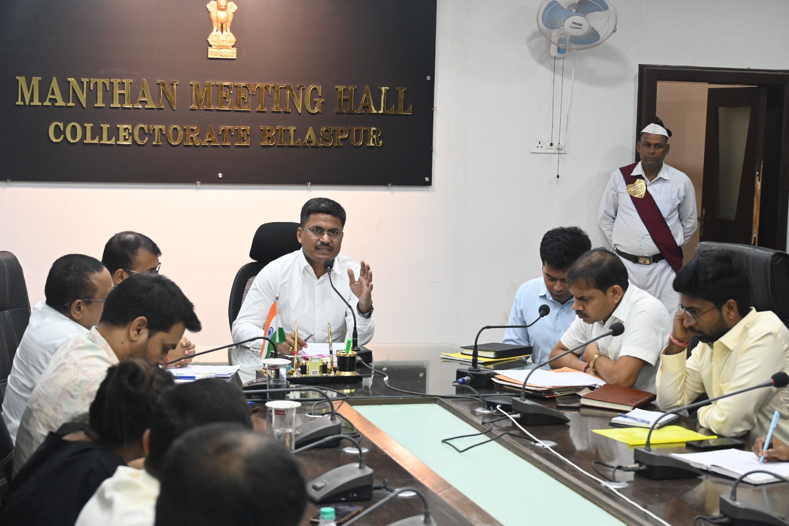 एक पेड़ मां के नाम अभियान की तैयारी की कलेक्टर ने की समीक्षा एक पेड़ मां के नाम अभियान की तैयारी की कलेक्टर ने की समीक्षा