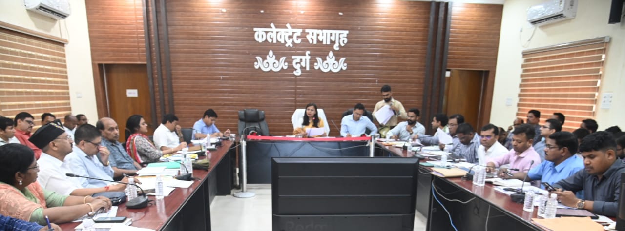 सड़कों से आवारा पशुओं को हटाने अभियान चलाएंः कलेक्टर सुश्री चौधरी सड़कों से आवारा पशुओं को हटाने अभियान चलाएंः कलेक्टर सुश्री चौधरी