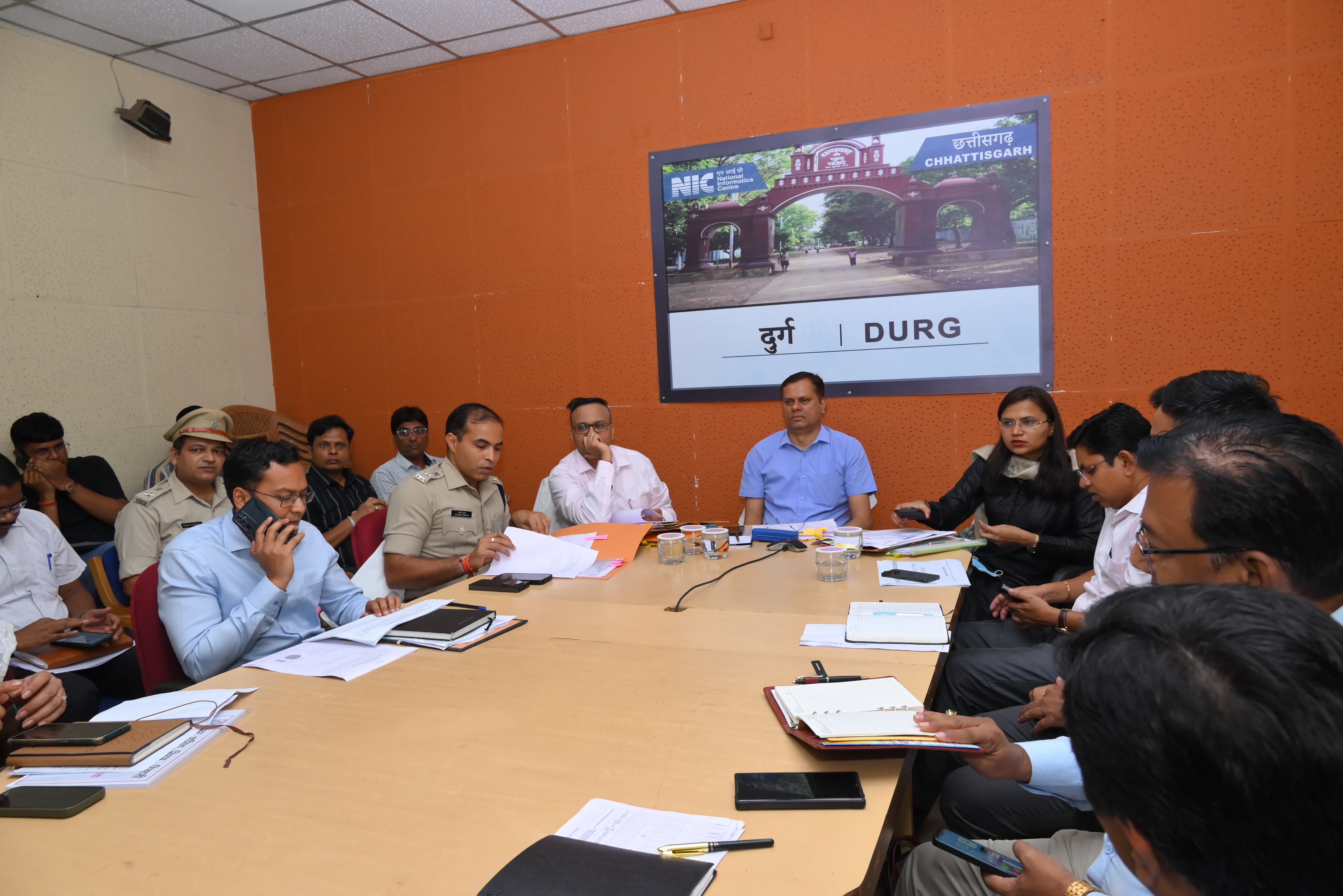 मुख्य सचिव ने वीडियों कांफ्रेंसिंग के माध्यम से विभिन्न विभागों की समीक्षा की मुख्य सचिव ने वीडियों कांफ्रेंसिंग के माध्यम से विभिन्न विभागों की समीक्षा की