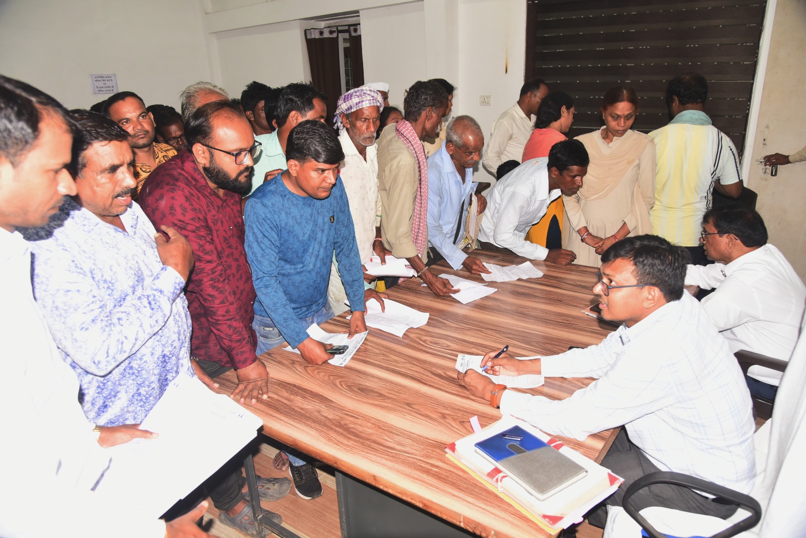 साप्ताहिक जनदर्शन में सुनी गई लोगों की समस्याएं साप्ताहिक जनदर्शन में सुनी गई लोगों की समस्याएं