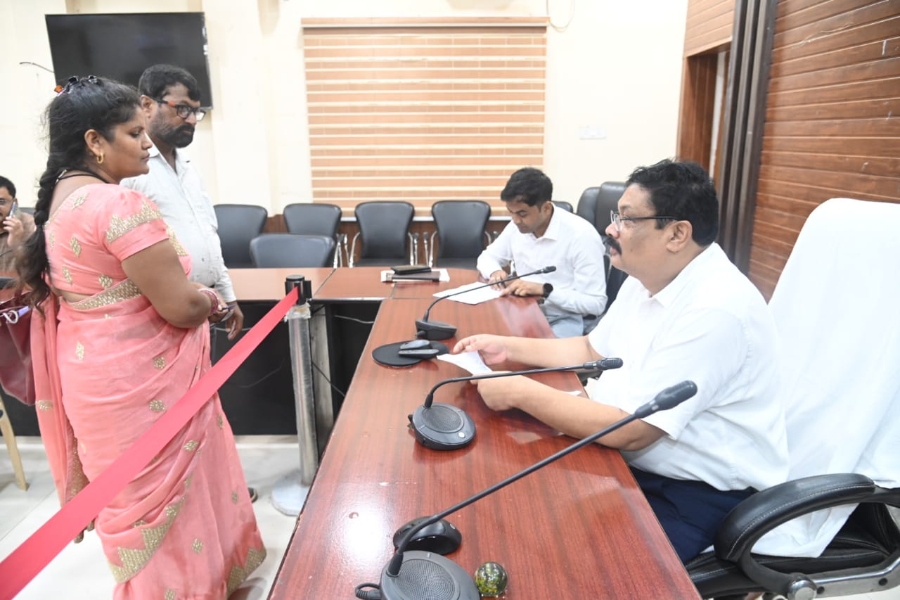 बोरझरा नाला बंद होने से फसलों को नुकसान, किसान परेशान बोरझरा नाला बंद होने से फसलों को नुकसान, किसान परेशान