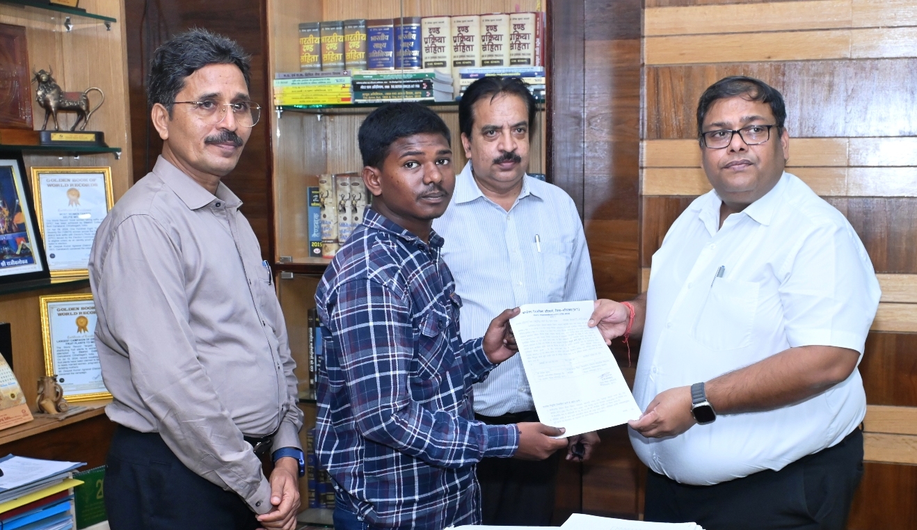 मुख्यमंत्री श्री साय की संवेदनशीलता से 2 को मिली अनुकंपा नियुक्ति मुख्यमंत्री श्री साय की संवेदनशीलता से 2 को मिली अनुकंपा नियुक्ति