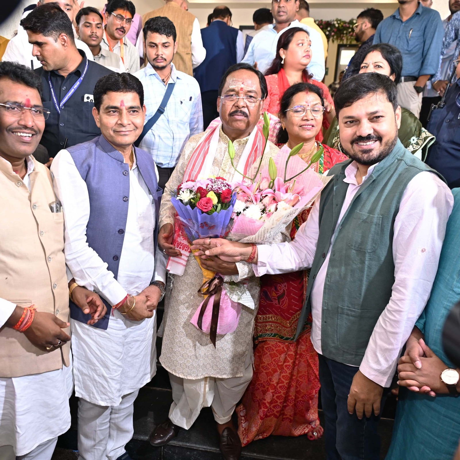 राजस्व मंत्री श्री वर्मा, कैबिनेट मंत्री राम विचार नेताम के गृह प्रवेश कार्यक्रम में हुए शामिल राजस्व मंत्री श्री वर्मा, कैबिनेट मंत्री राम विचार नेताम के गृह प्रवेश कार्यक्रम में हुए शामिल