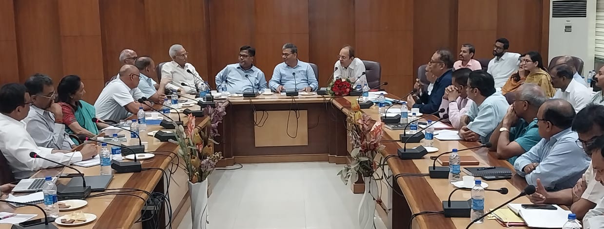 नियामक आयोग ने विद्युत कंपनी मुख्यालय में स्मार्ट मीटरिंग का प्रस्तुतिकरण देखा नियामक आयोग ने विद्युत कंपनी मुख्यालय में स्मार्ट मीटरिंग का प्रस्तुतिकरण देखा