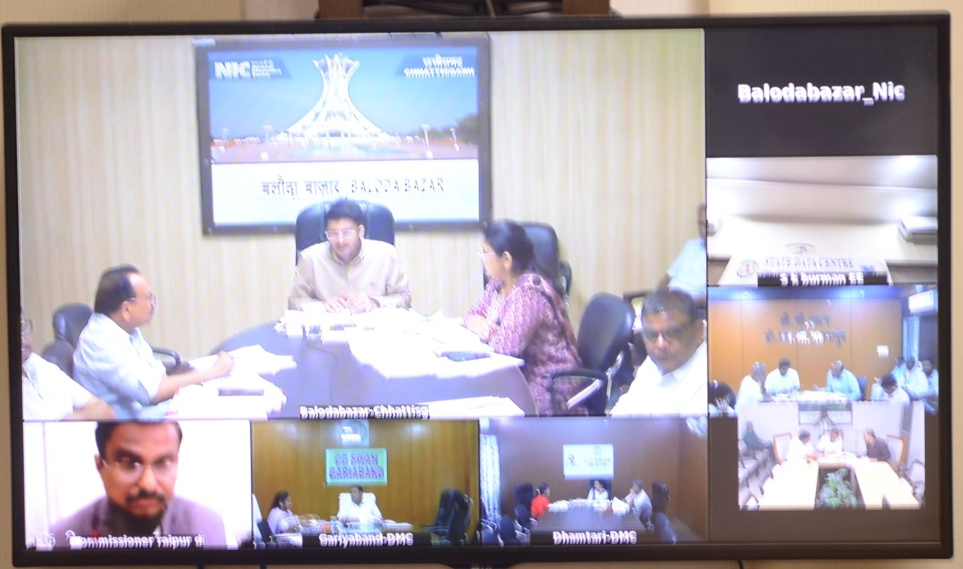 कमिश्नर कावरे ने वीडियो काफ्रेंसिंग से ली संभाग के कलेक्टर की बैठक कमिश्नर कावरे ने वीडियो काफ्रेंसिंग से ली संभाग के कलेक्टर की बैठक