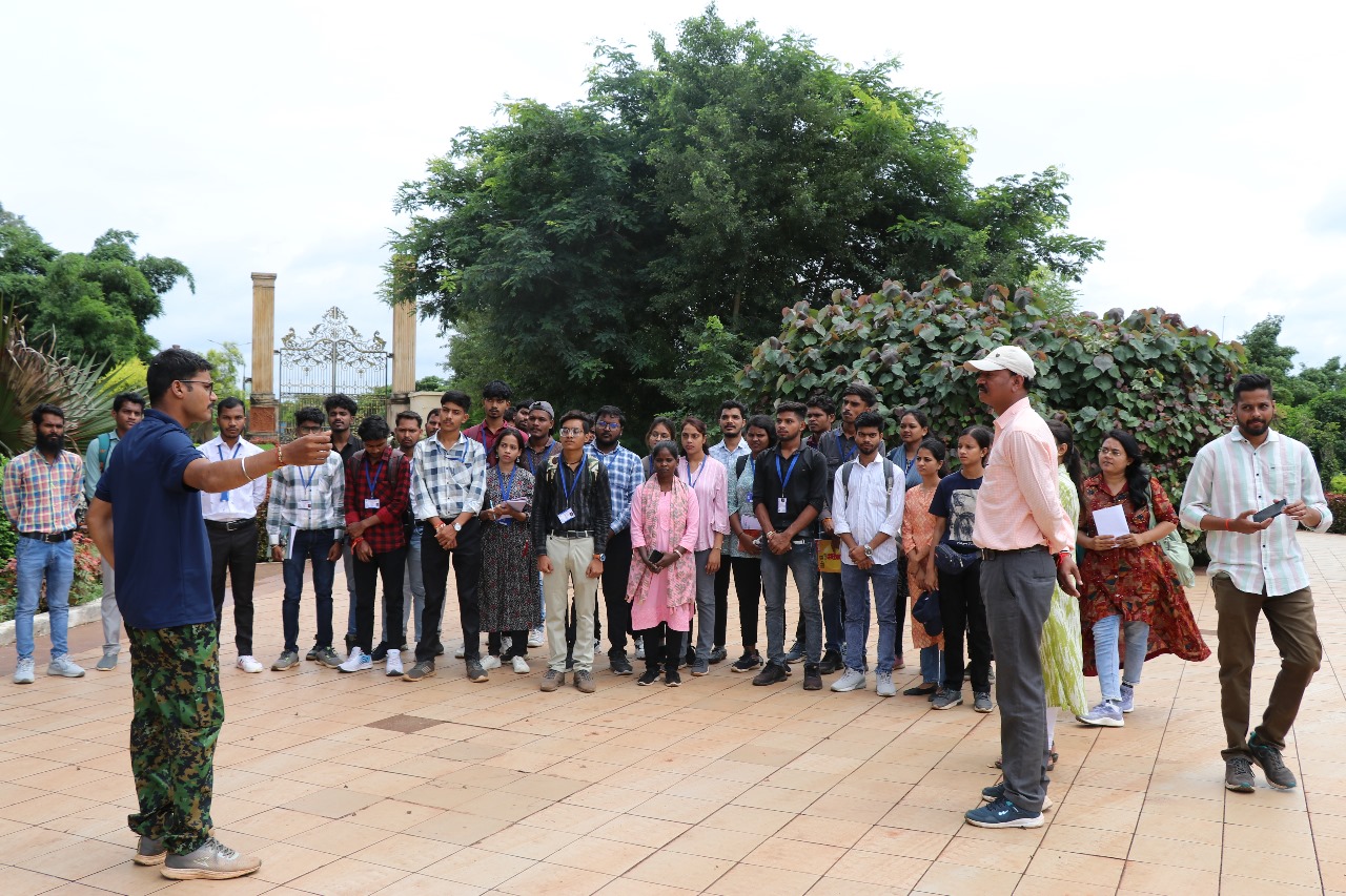 वन्यजीवों और जैव विविधता के विभिन्न पहलुओं का विद्यार्थियों ने लिया व्यवहारिक ज्ञान वन्यजीवों और जैव विविधता के विभिन्न पहलुओं का विद्यार्थियों ने लिया व्यवहारिक ज्ञान